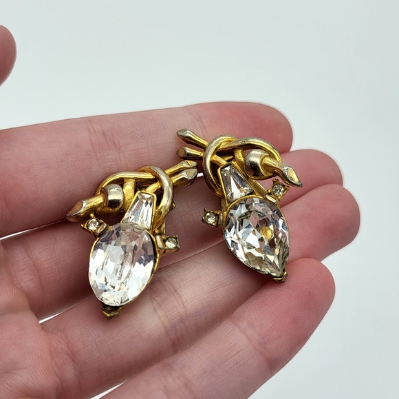 Symphony clip on earring pair - Picture 2 of 5